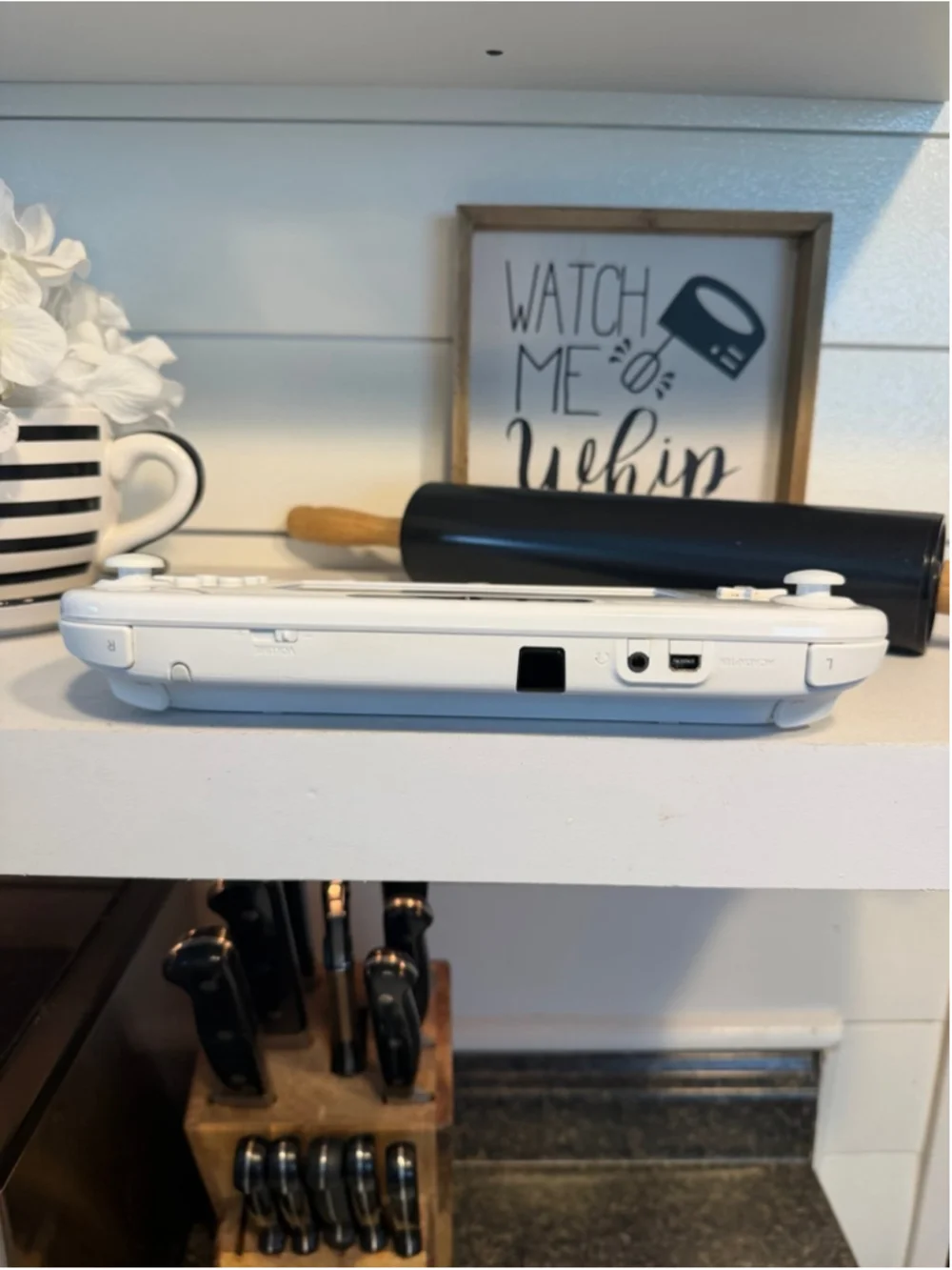 Like New Nintendo White Wii U Basic Set 8GB Console with Gamepad